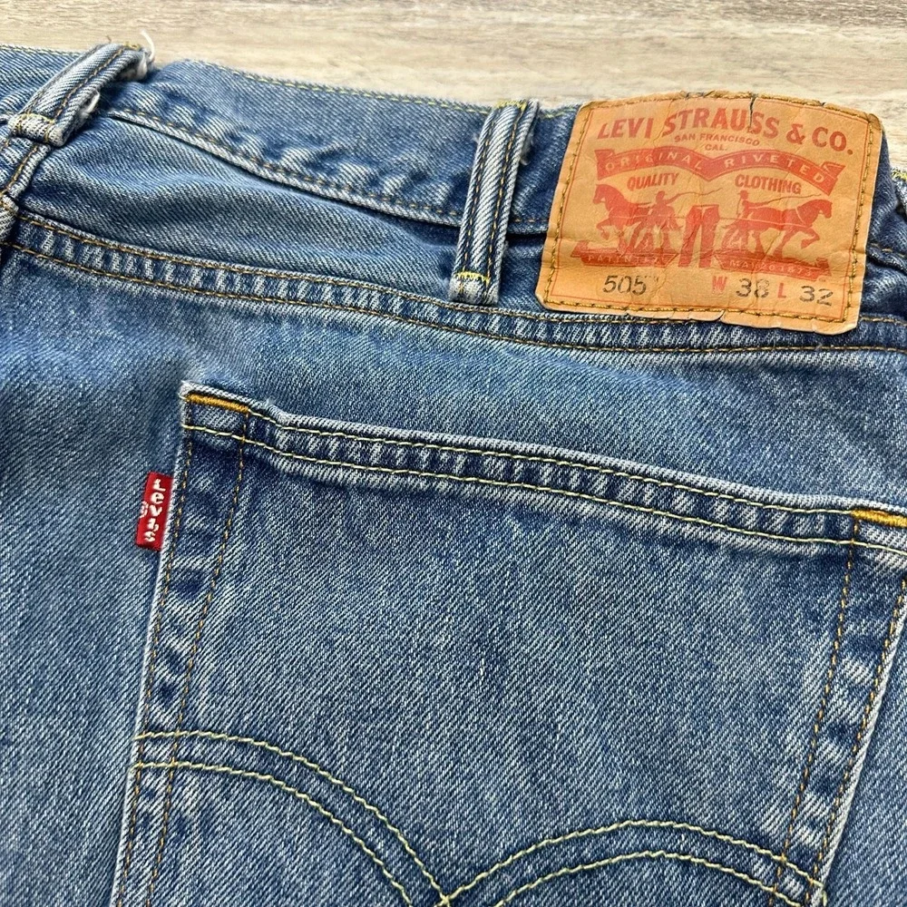 Levis‎ 505 Red Tab Mid Wash Blue Mens 36x32 Regular Fit Straight Leg Denim Jeans